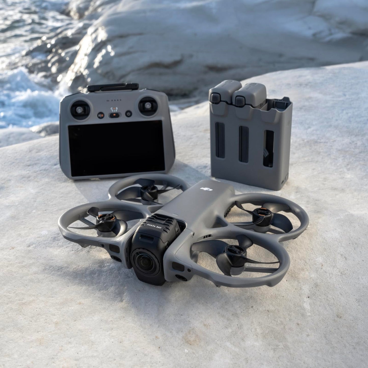 Pack DJI Avata 360 Vuela Más (RC 2), dron 360° con imagen 360° de 1 pulgada 8K para FPV y filmación aérea, dron con cámara 360° con protector de hélices. Incluye RC 2 y tres baterías.